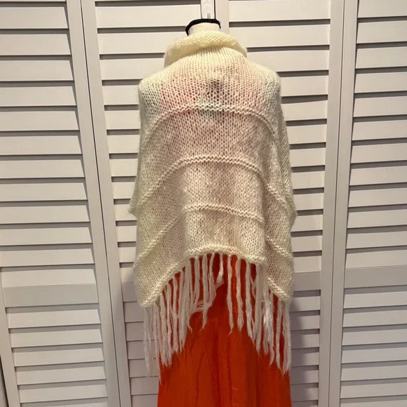 Elegant knitted Cream Knit Poncho with Fringe - Picture 9 of 12